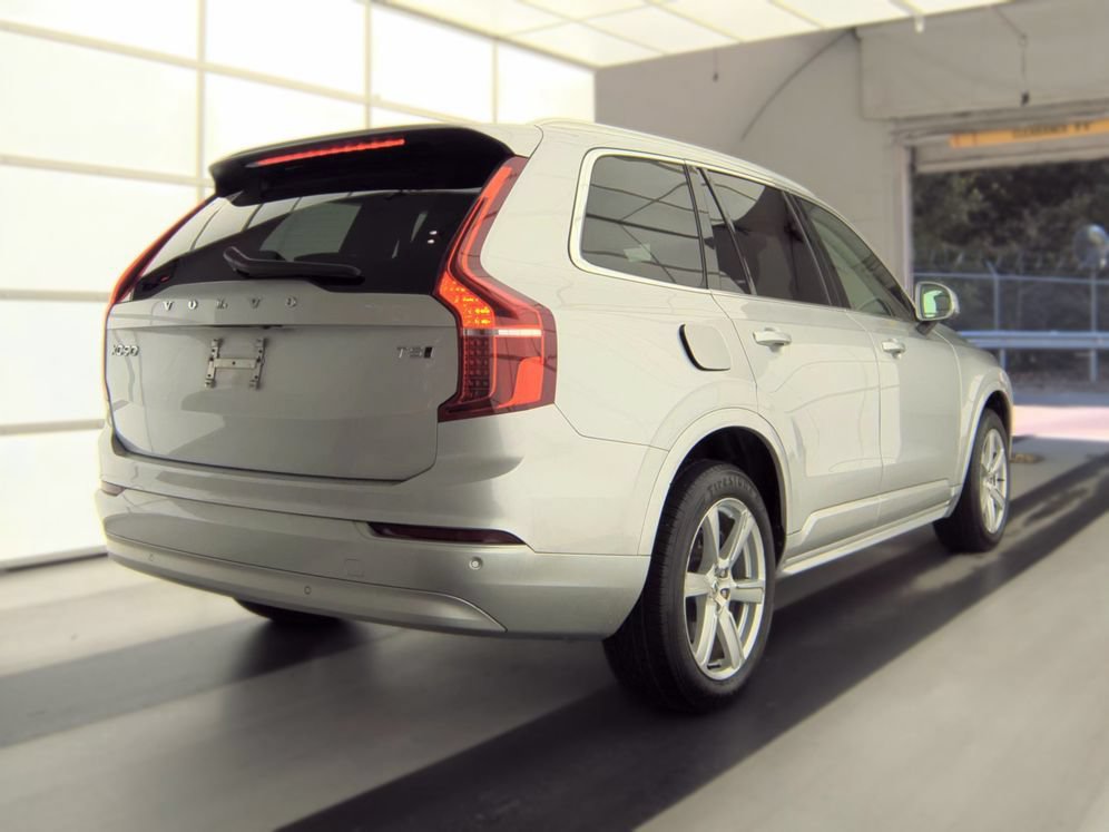 Used 2022 Volvo XC90 T5 Momentum AWD/4WD image 2
