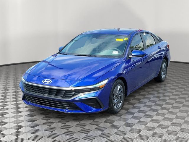 Used 2024 Hyundai Elantra SEL FWD image 3