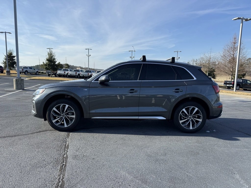 Used 2023 Audi Q5 2.0T Premium w/ Convenience Package image 2