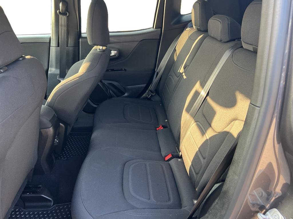Used 2020 Jeep Renegade Latitude w/ Cold Weather Group AWD/4WD image 17