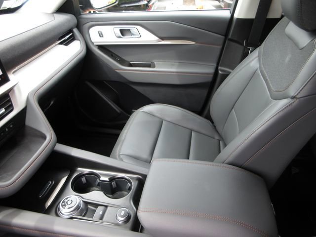 Certified 2025 Ford Explorer Active w/ Active Comfort Package image 24