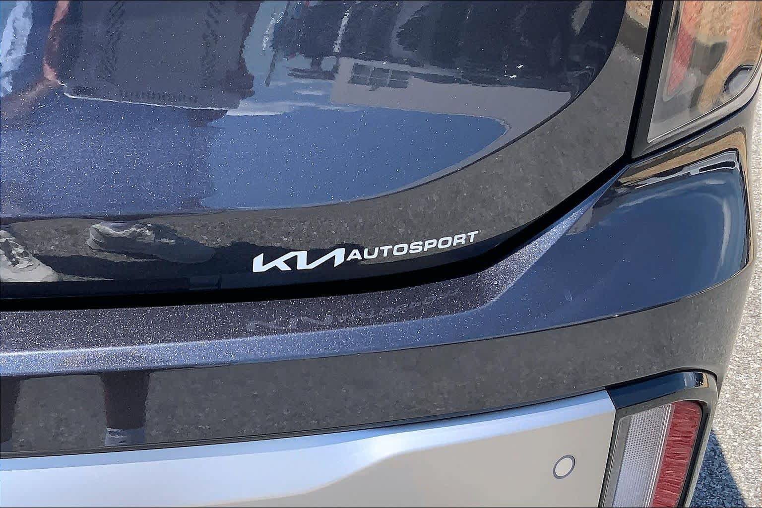 Used 2025 Kia Telluride SX w/ SX Captain's Chair Package FWD image 10