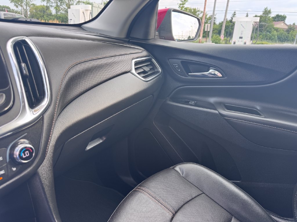 Used 2023 Chevrolet Equinox Premier AWD/4WD image 22