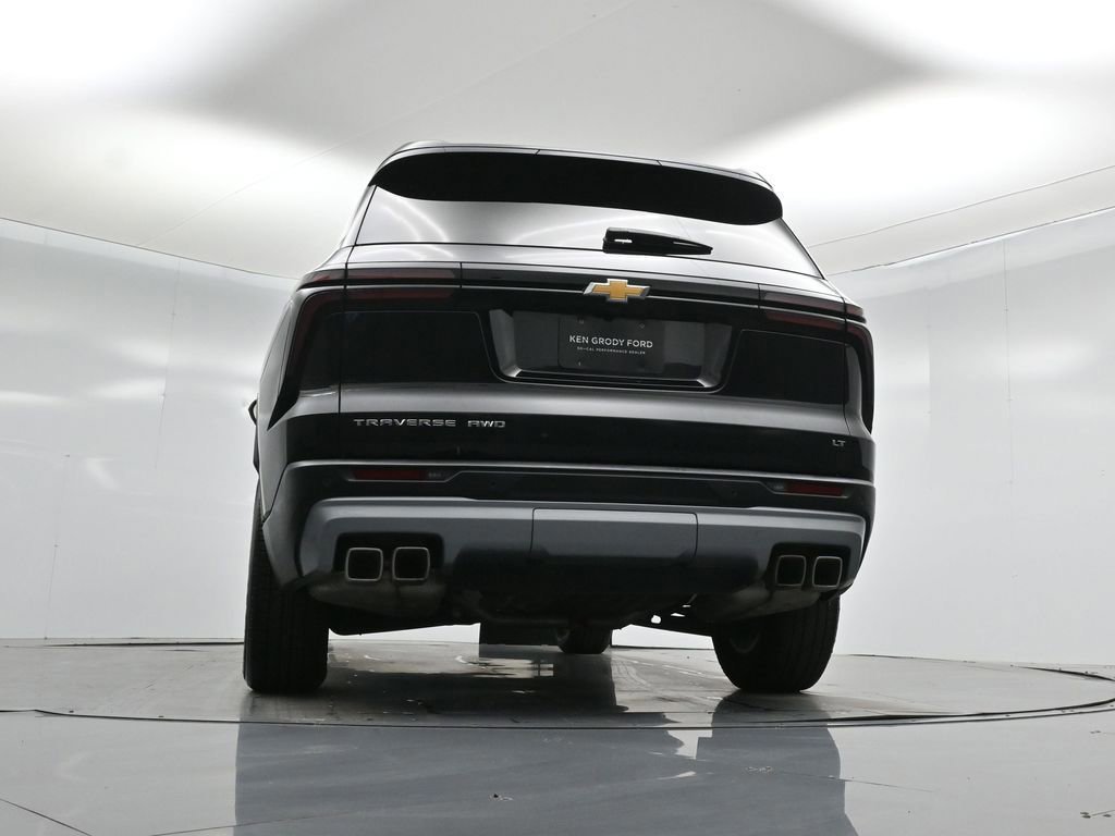 Used 2024 Chevrolet Traverse LT image 16