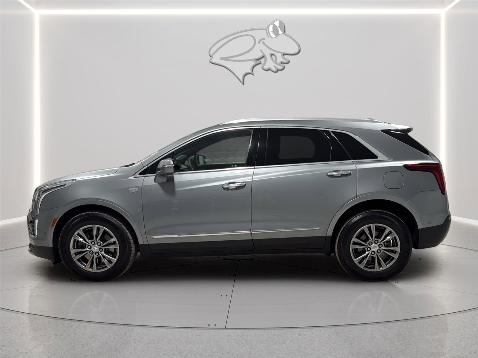Used 2023 Cadillac XT5 Premium Luxury w/ Technology Package AWD/4WD image 2