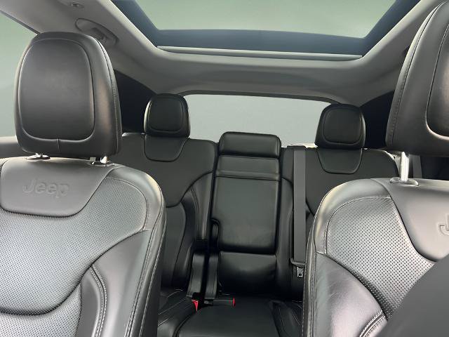 Used 2019 Jeep Cherokee Limited w/ Luxury Group AWD/4WD image 22