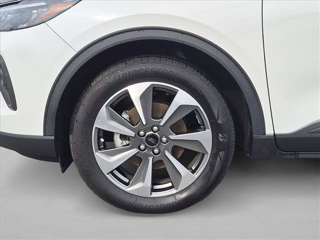 Certified 2025 Ford Escape Platinum w/ Premium Technology Package AWD/4WD image 24