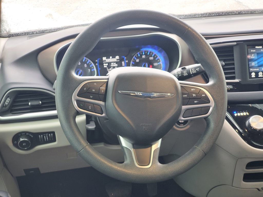 Used 2018 Chrysler Pacifica Touring Plus image 8