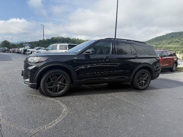 Certified 2025 Ford Explorer ST-Line w/ ST-Line Street Pack AWD/4WD image 13