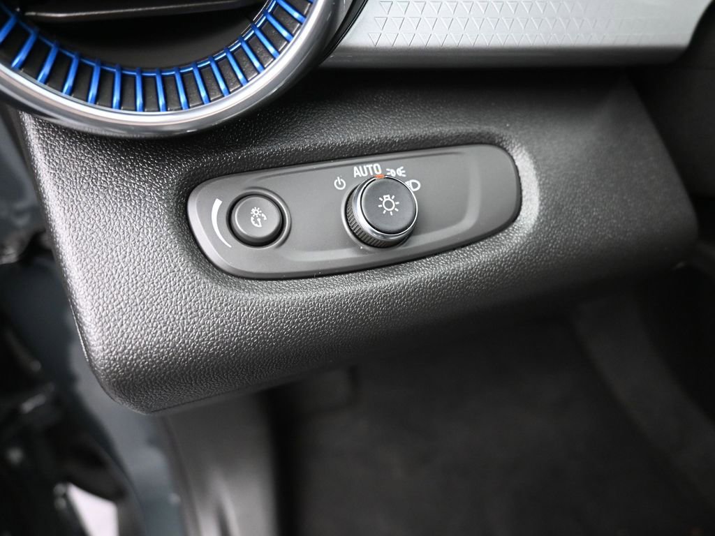 Used 2025 Chevrolet Trax LT image 13