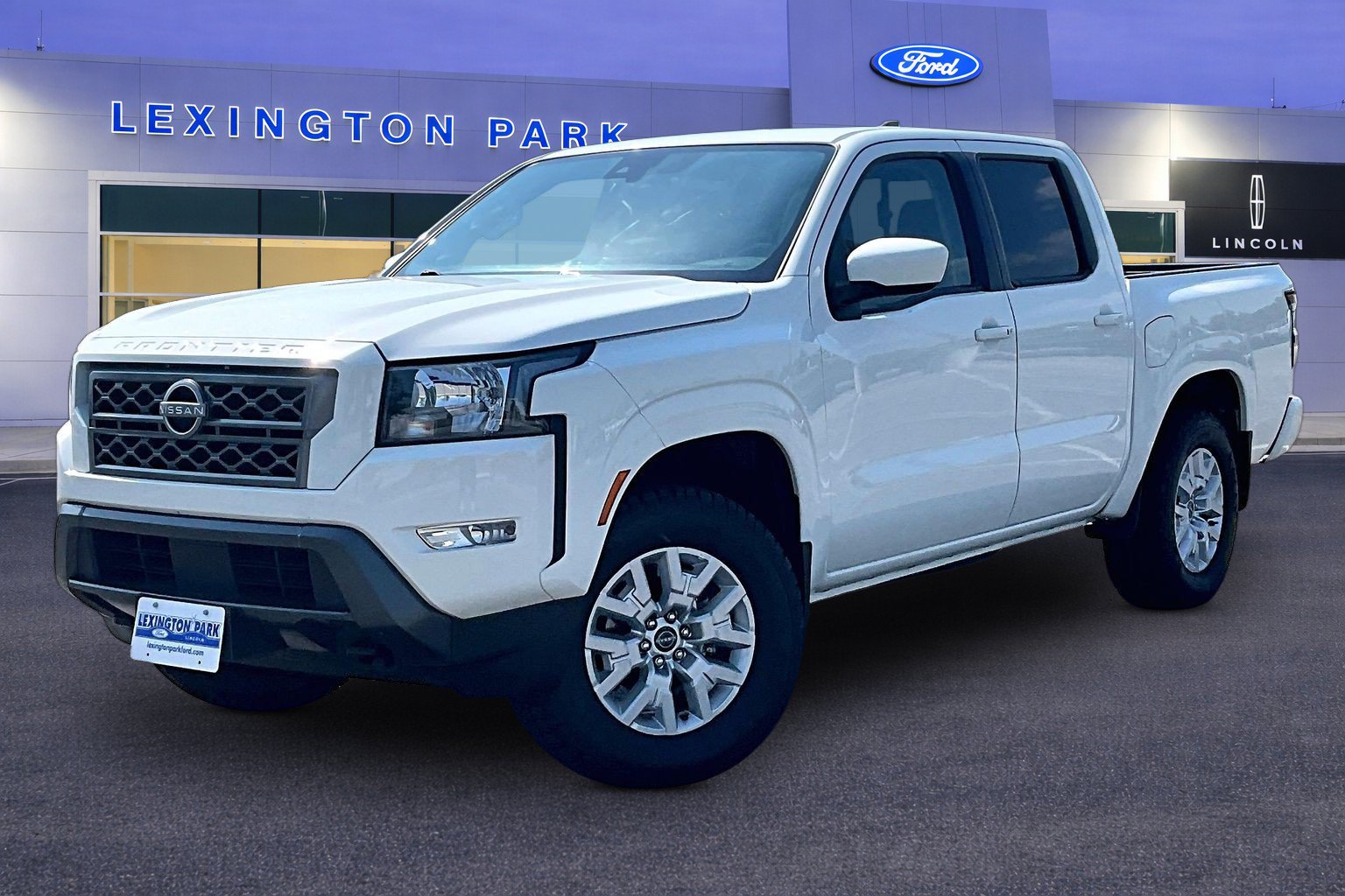 Used 2024 Nissan Frontier SV w/ SV Convenience Package AWD/4WD image 3
