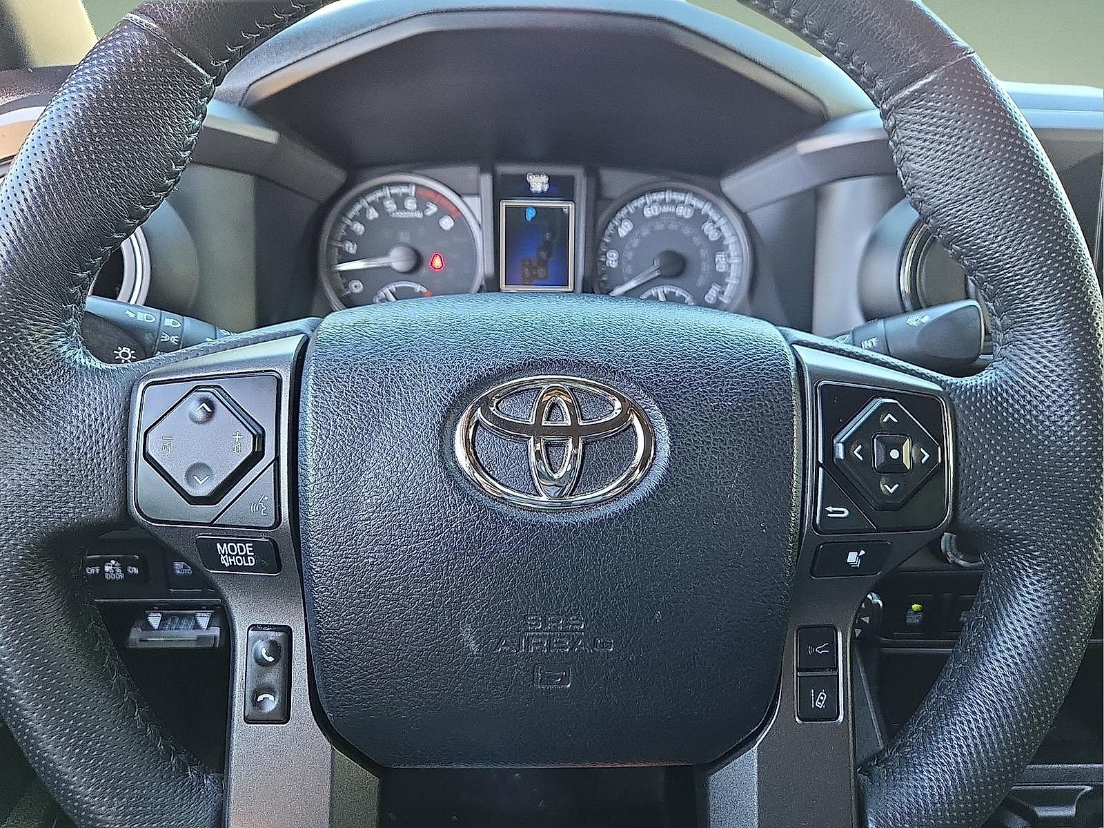 Used 2023 Toyota Tacoma TRD Off-Road w/ Technology Package AWD/4WD image 24