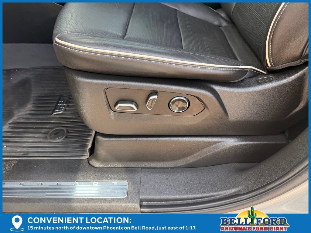 Used 2024 Cadillac Escalade ESV Premium Luxury AWD/4WD image 23