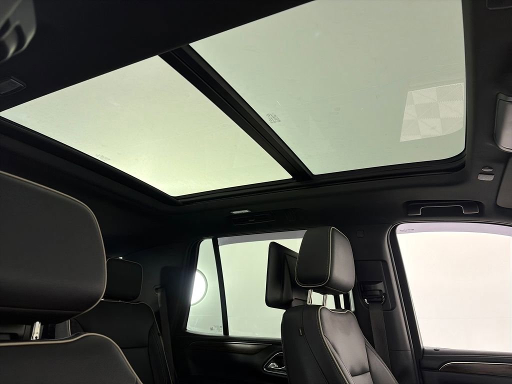 Used 2023 Chevrolet Tahoe Premier w/ Advanced Technology Package image 35