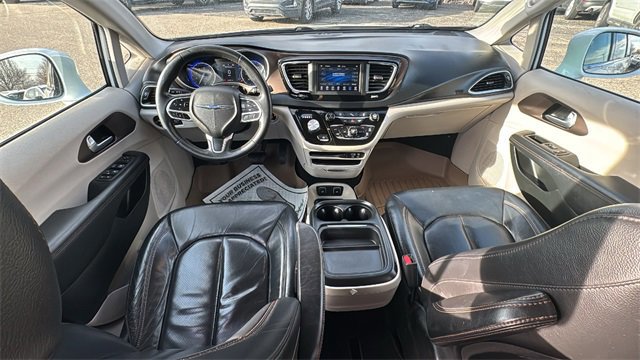Used 2018 Chrysler Pacifica Touring-L image 13