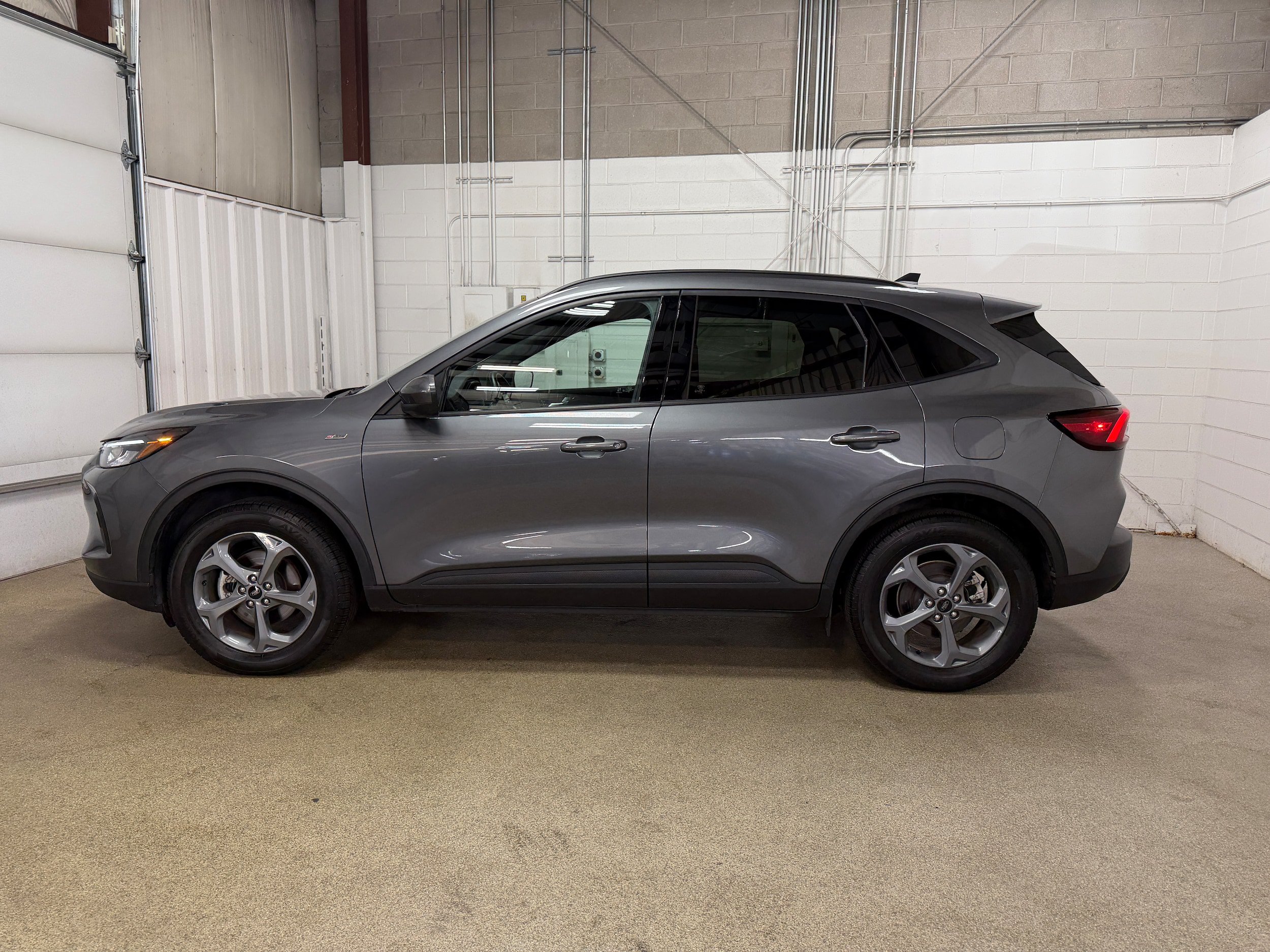 Certified 2025 Ford Escape ST-Line Select AWD/4WD image 6