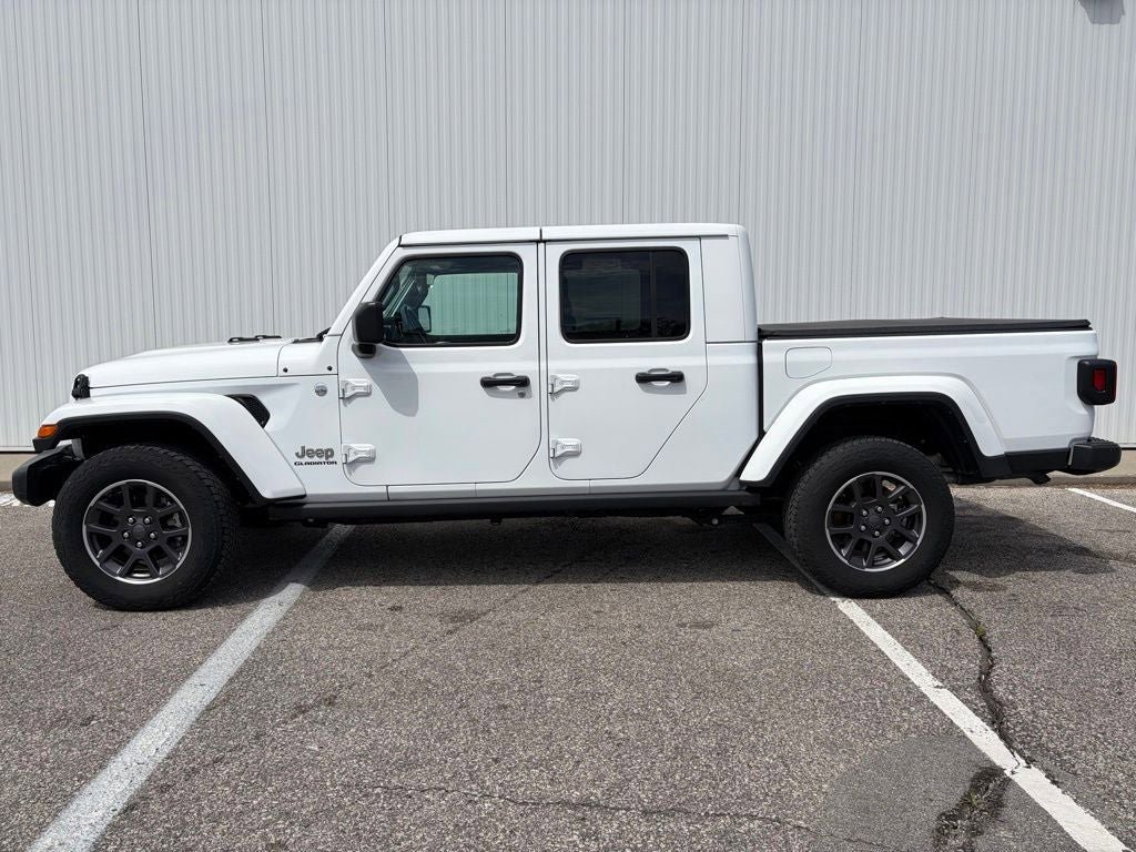 Used 2022 Jeep Gladiator Overland w/ Cold Weather Group AWD/4WD image 2