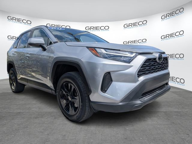 Used 2023 Toyota RAV4 XLE image 4