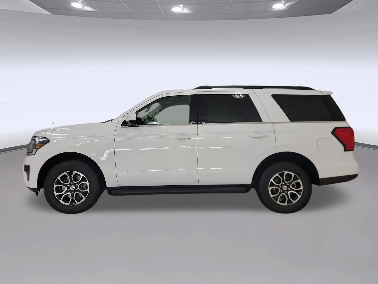 Certified 2024 Ford Expedition XLT AWD/4WD image 2