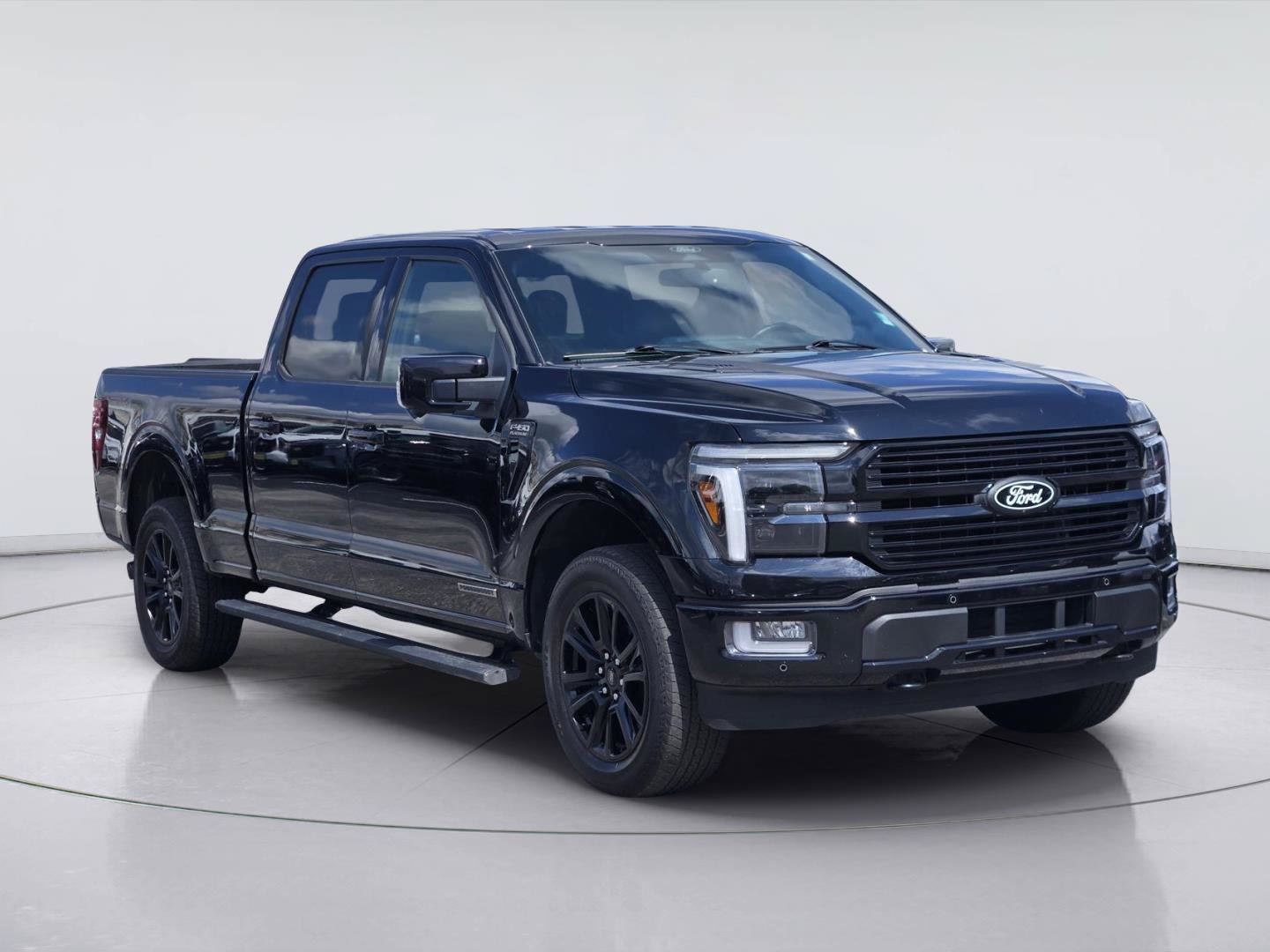 Certified 2025 Ford F150 Platinum w/ FX4 Off-Road Package AWD/4WD image 3