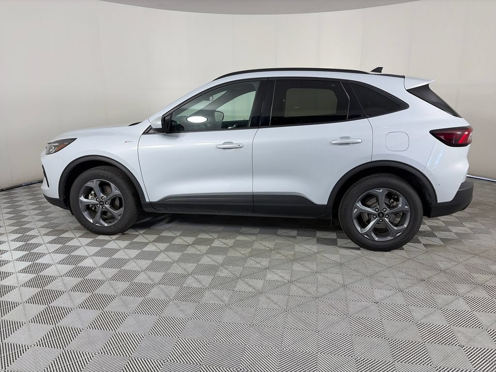 Certified 2025 Ford Escape ST-Line Select AWD/4WD image 4