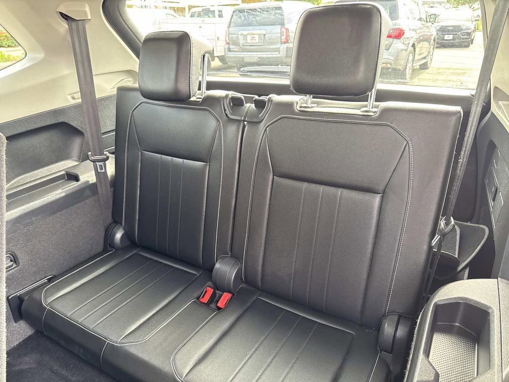 Used 2023 Volkswagen Tiguan SE w/ Panoramic Sunroof Package image 26