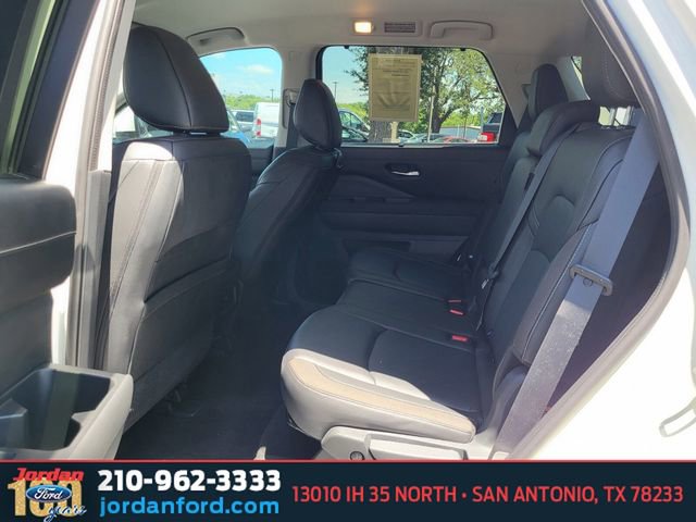 Used 2023 Nissan Pathfinder SL FWD image 16