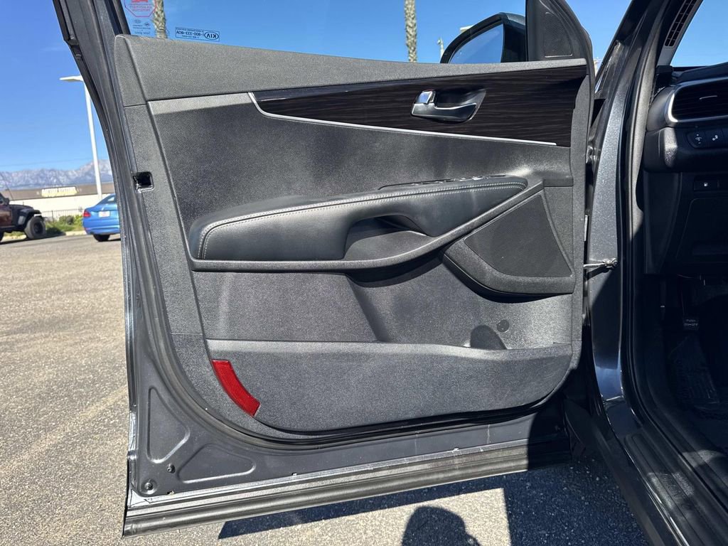Used 2020 Kia Sorento LX image 17