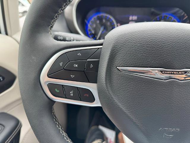 Used 2024 Chrysler Pacifica Touring-L image 22