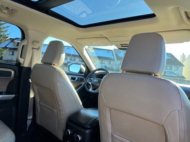 Certified 2022 Ford Explorer XLT w/ Equipment Group 202A image 33