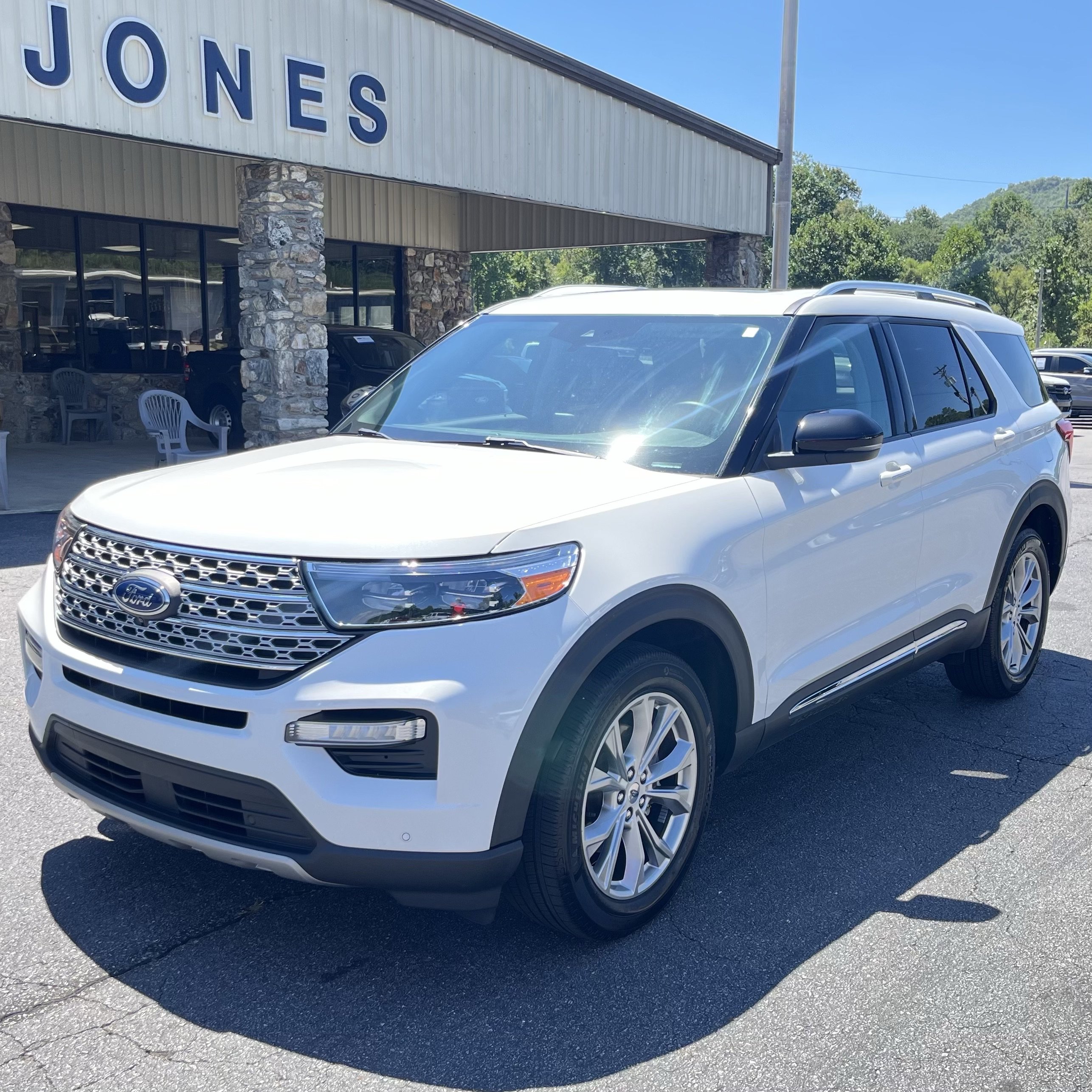 Certified 2024 Ford Explorer Limited w/ Limited Technology Package AWD/4WD image 2
