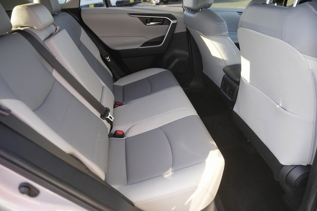 Used 2020 Toyota RAV4 XLE Premium image 16
