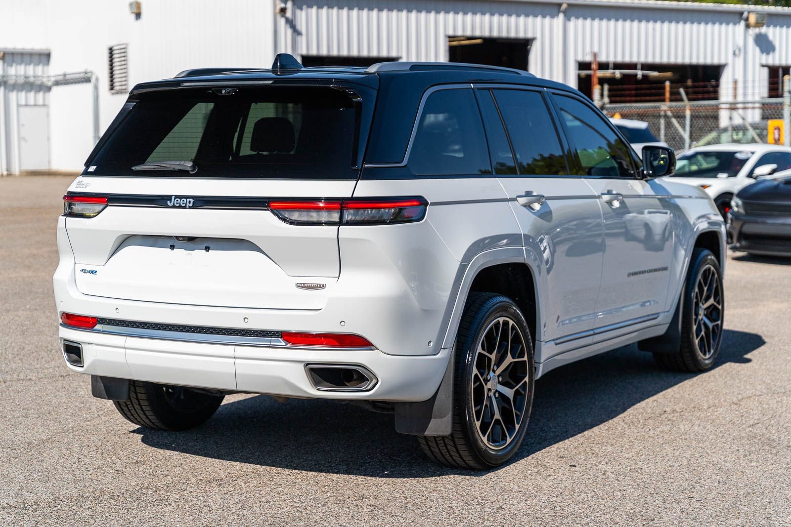 Used 2022 Jeep Grand Cherokee Summit image 7