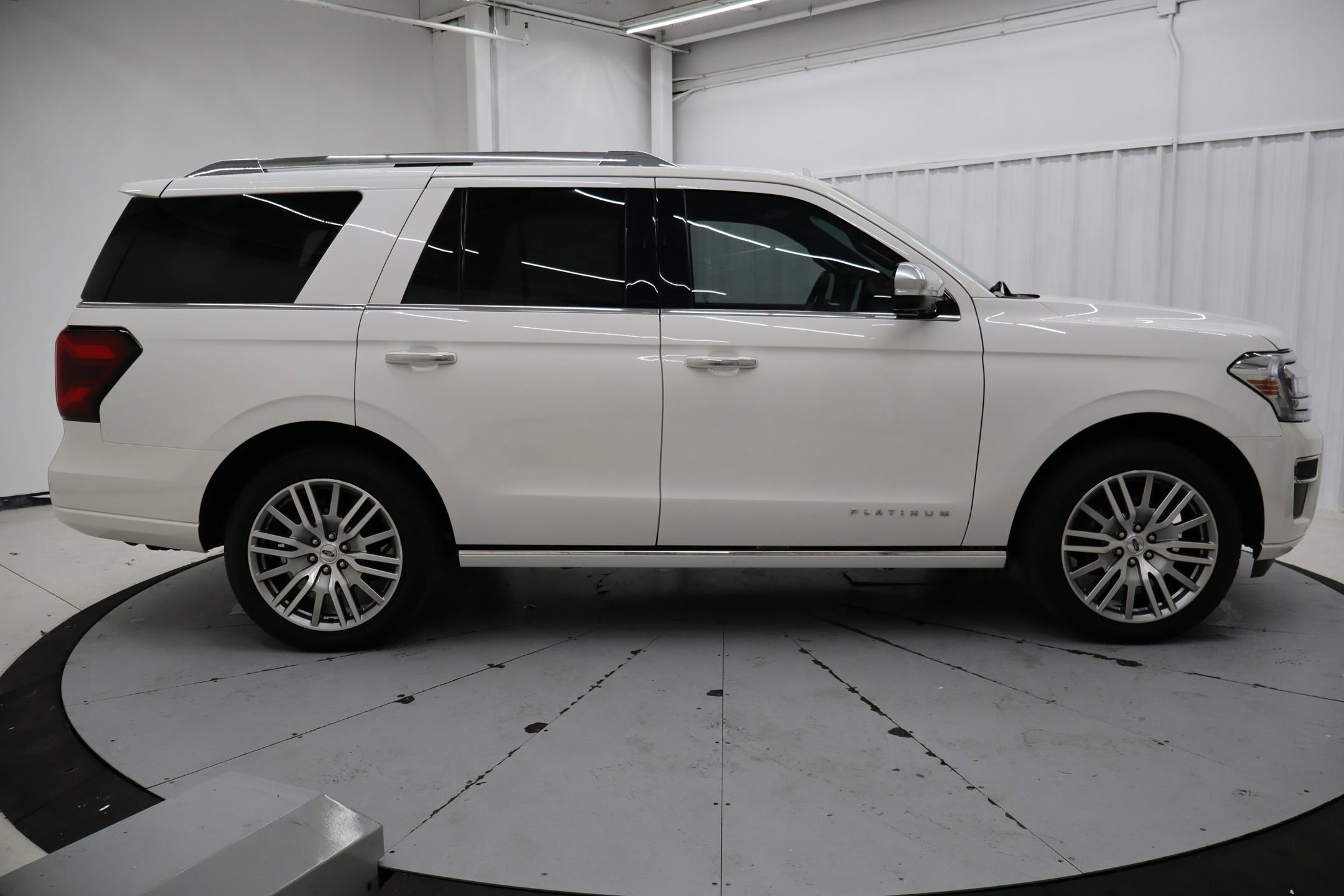 Certified 2023 Ford Expedition Platinum image 2