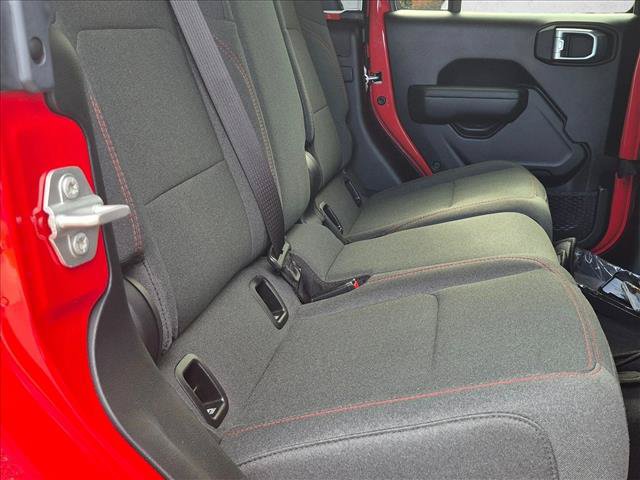 Used 2024 Jeep Gladiator Rubicon w/ Technology Group AWD/4WD image 19