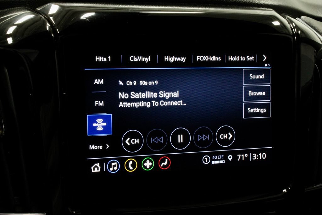 Used 2023 Chevrolet Traverse LT FWD image 3