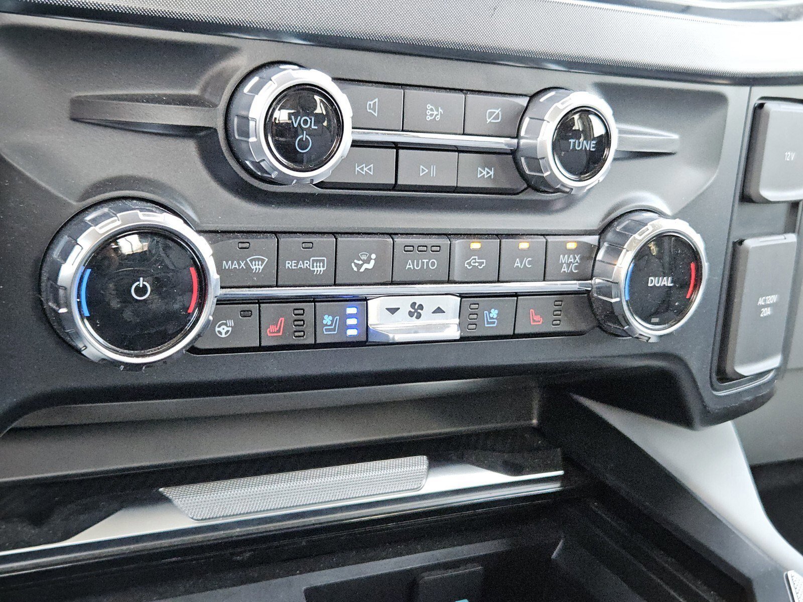 Certified 2024 Ford F350 Limited w/ FX4 Off-Road Package image 24