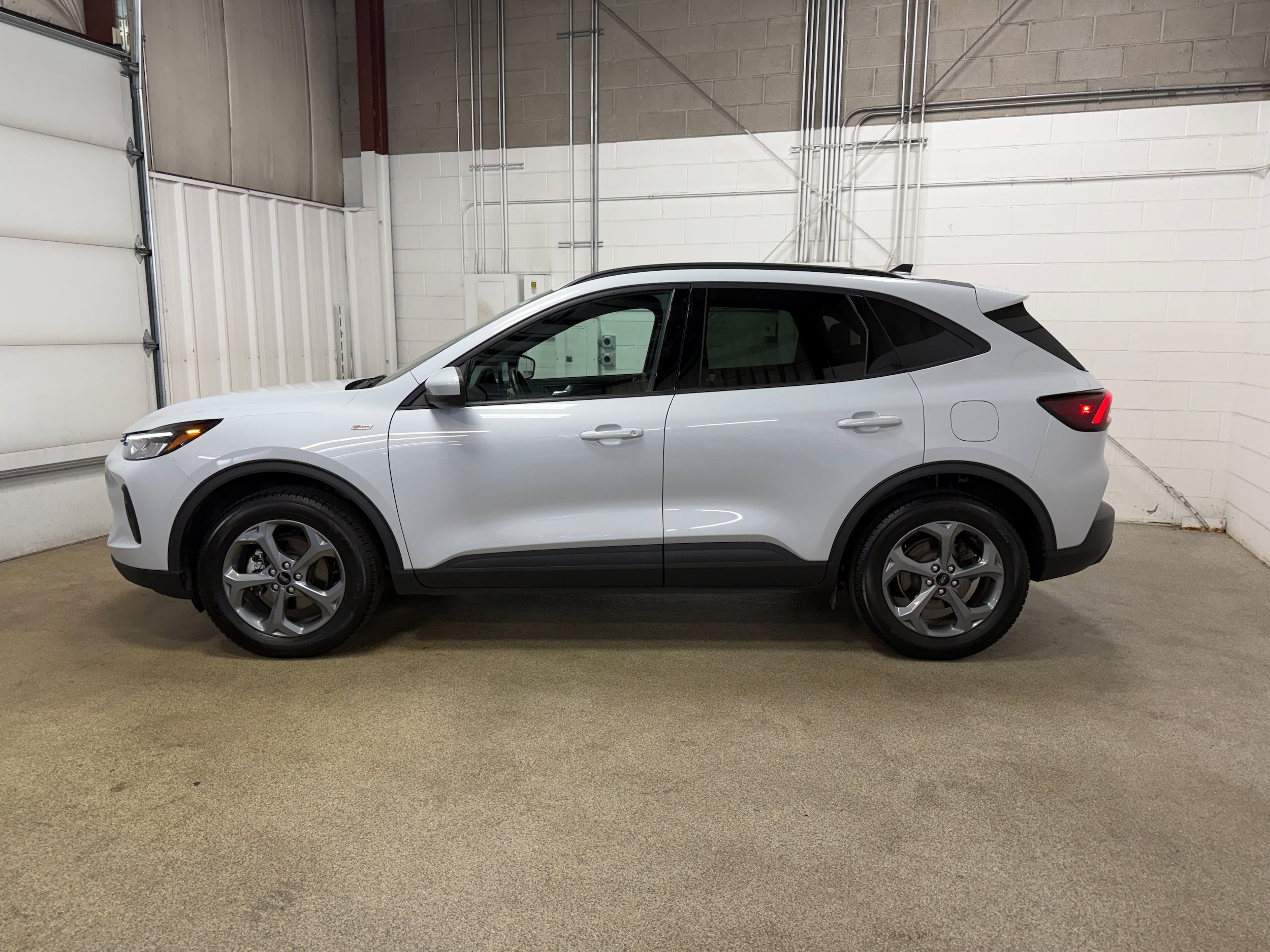 Certified 2025 Ford Escape ST-Line Select AWD/4WD image 6