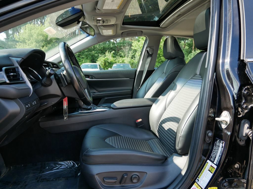 Used 2019 Toyota Camry SE FWD image 14