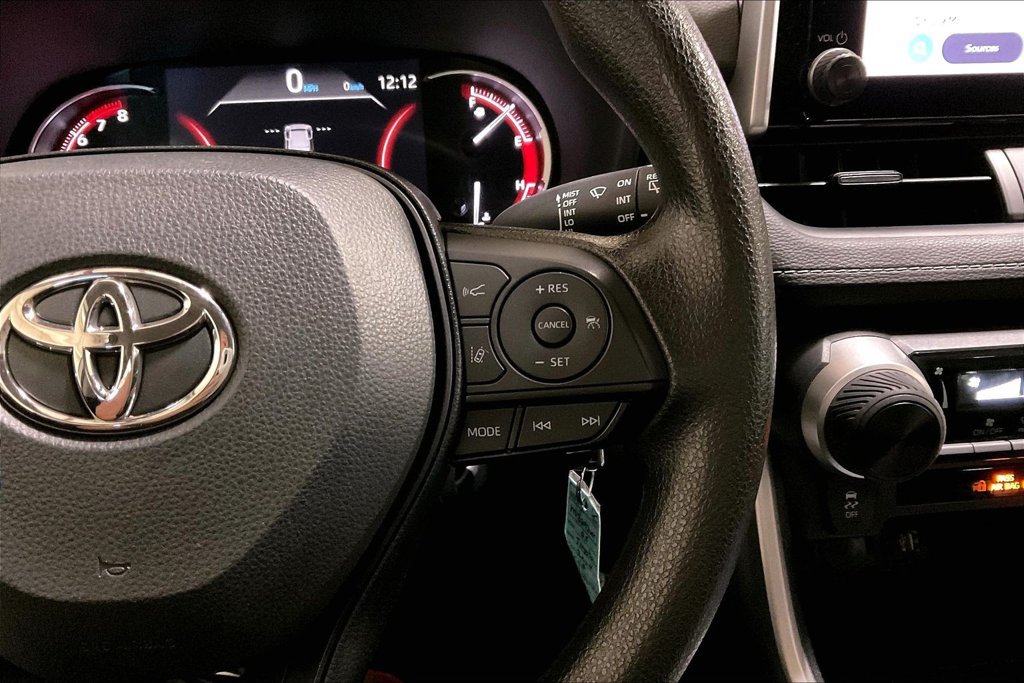Used 2025 Toyota RAV4 LE AWD/4WD image 18
