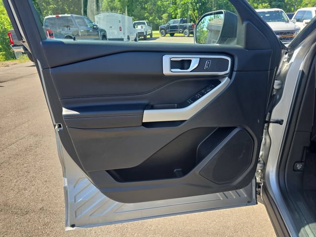 Certified 2021 Ford Explorer XLT w/ Equipment Group 202A AWD/4WD image 9