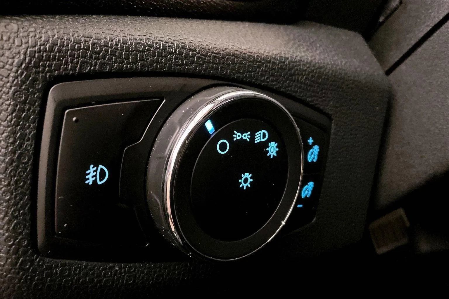 Certified 2019 Ford EcoSport SE w/ SE Convenience Package image 30