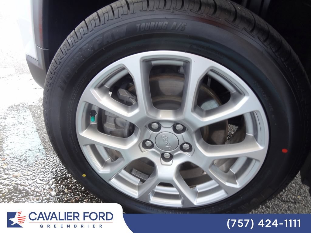 Used 2023 Jeep Compass Latitude w/ Sun and Sound Group AWD/4WD image 36