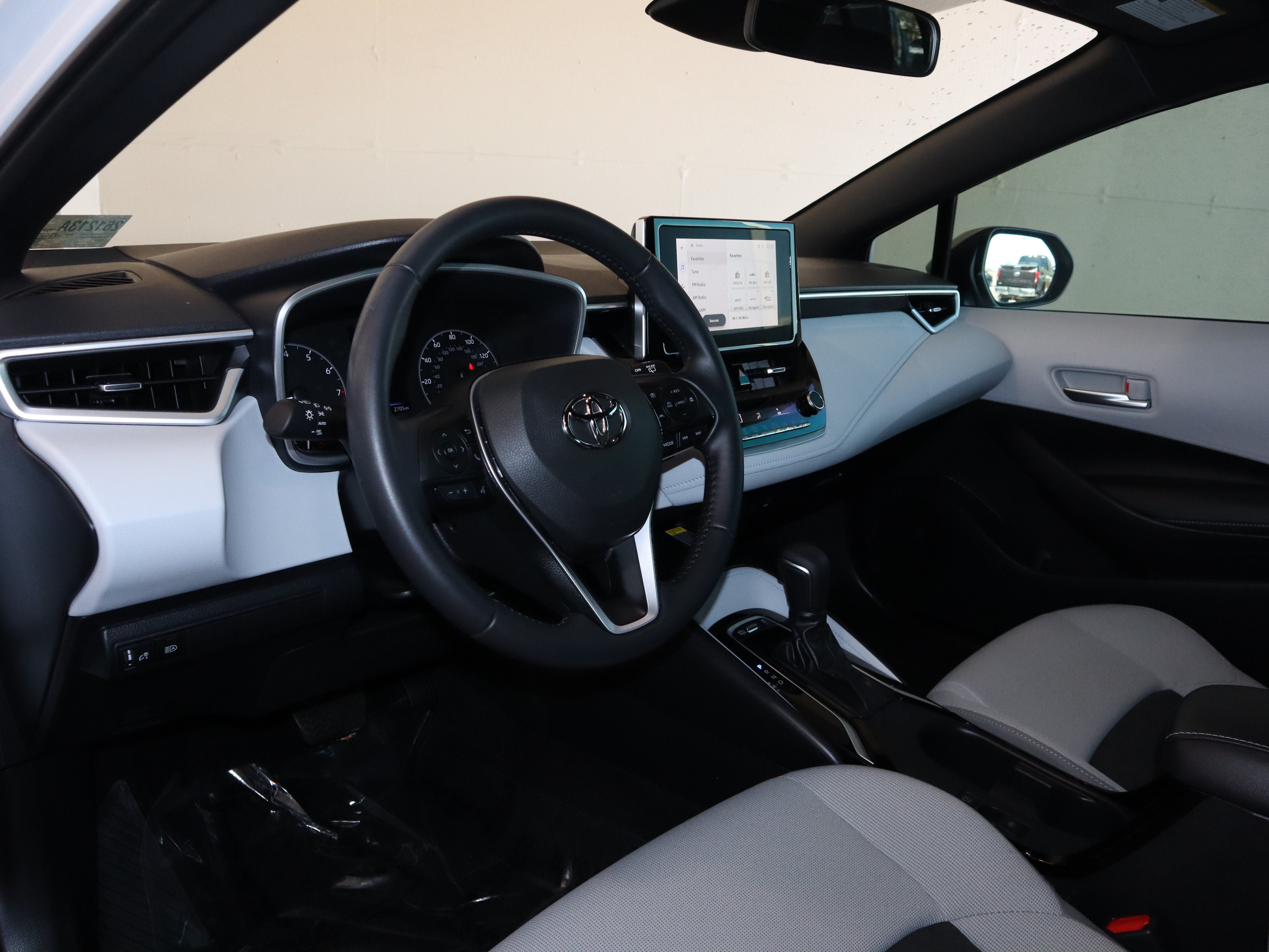 Used 2025 Toyota Corolla SE w/ SE Package FWD image 21