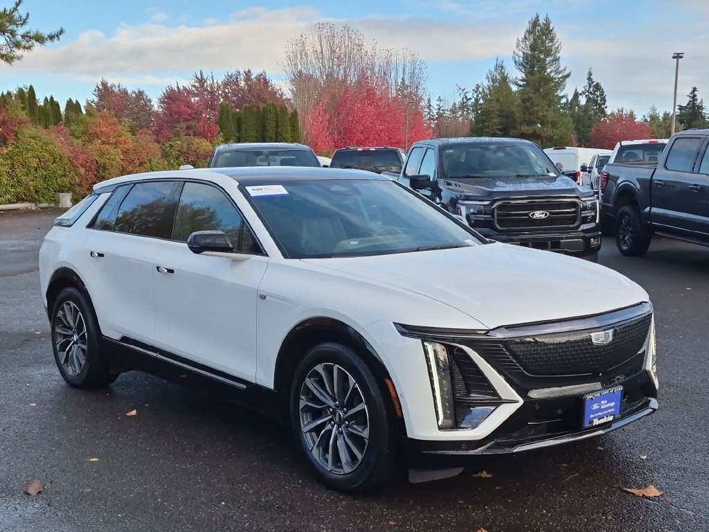 Used 2024 Cadillac Lyriq Sport RWD image 8