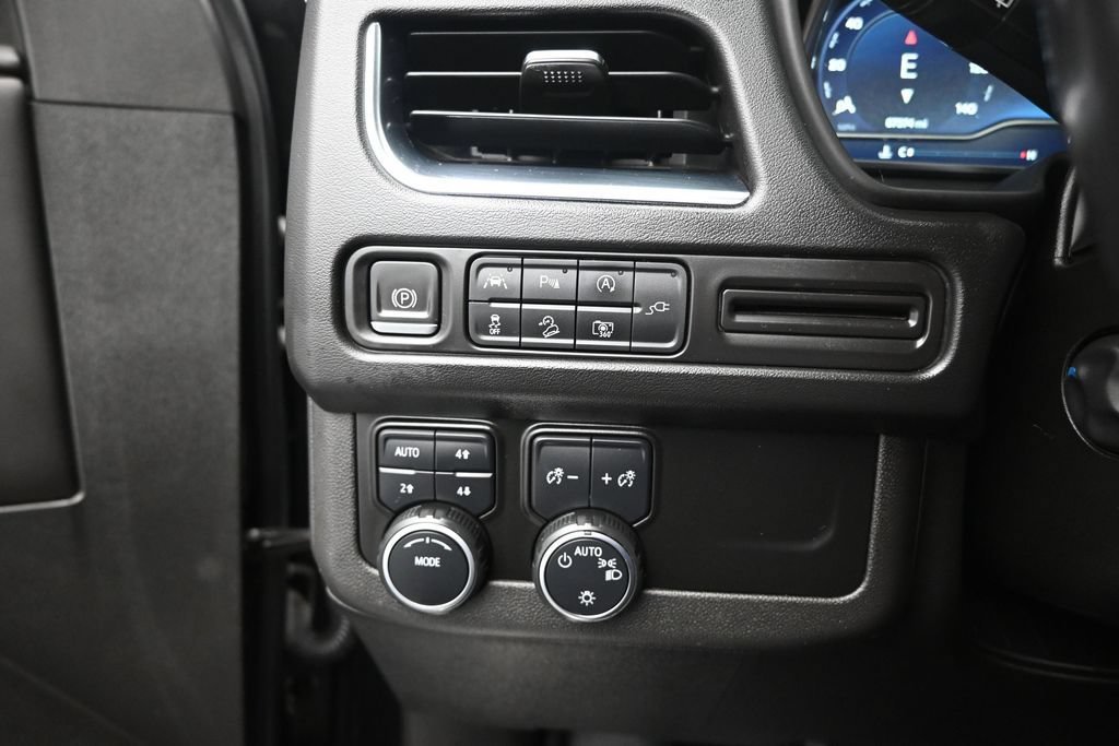 Used 2022 Chevrolet Tahoe Z71 w/ Luxury Package AWD/4WD image 13