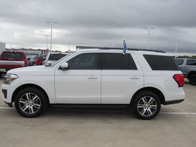 Certified 2024 Ford Expedition XLT RWD image 3