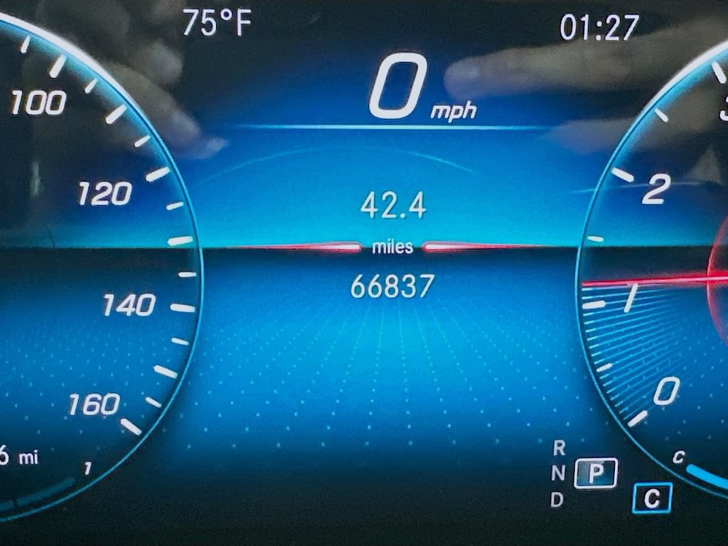 Used 2021 Mercedes-Benz GLB 250 4MATIC image 27