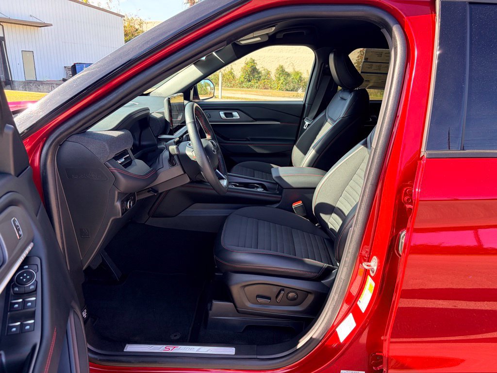 Certified 2025 Ford Explorer ST-Line w/ ST-Line Street Pack AWD/4WD image 20