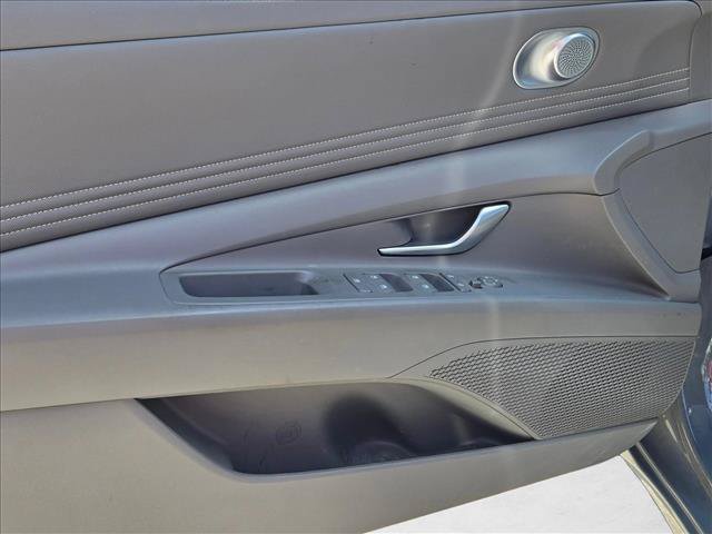 Used 2022 Hyundai Elantra SEL w/ Convenience Package FWD image 7